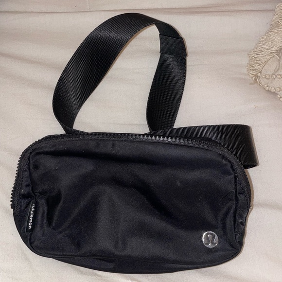 lululemon athletica Handbags - Lululemon Everywhere Belt Bag